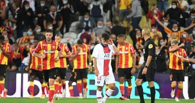  朗斯主场爆冷击败巴黎震惊足坛  