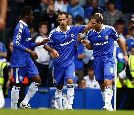  曼城德比战中凭借超强火力压制曼联