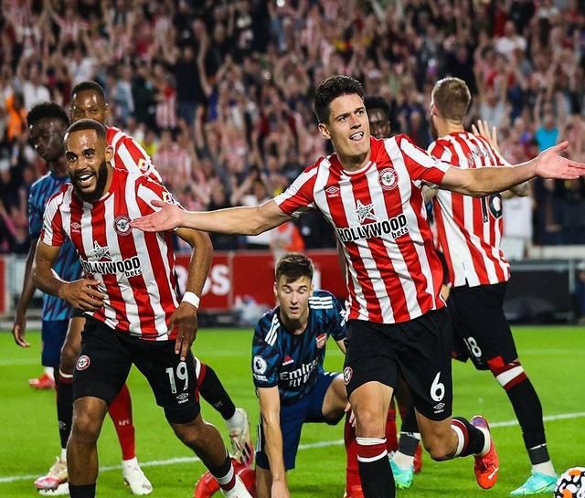  布伦特福德前锋姆贝乌莫终场前绝平保留保级希望